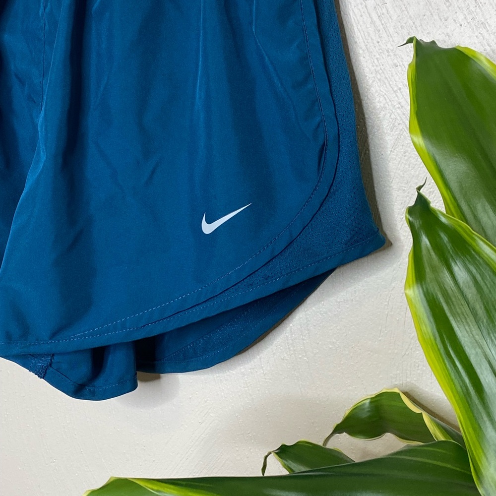NIKE Blue DriFit Running Women’s Shorts size Medium - Picture 3 of 6